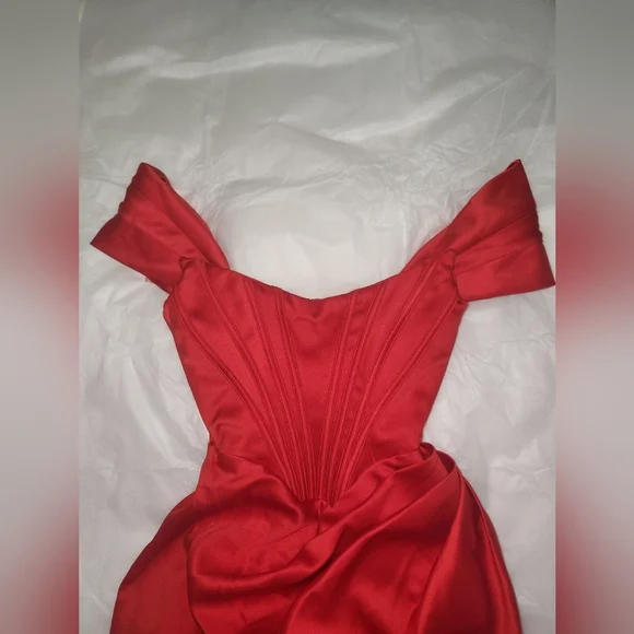 Red 'Loretta' House of CB-XS - Picture 9 of 14